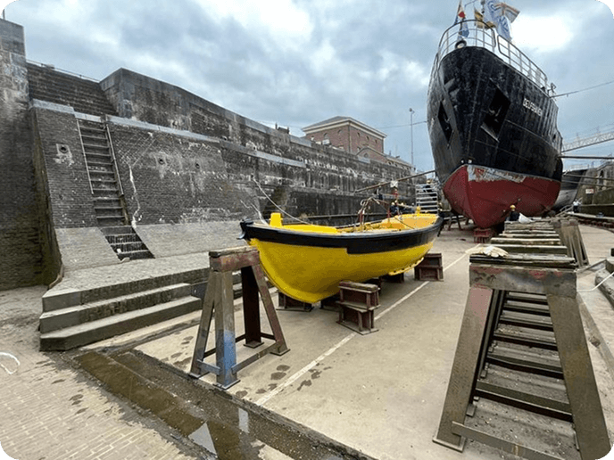 Onze vloot - Loodsjol Spica Loodsjol Spica in het droogdok